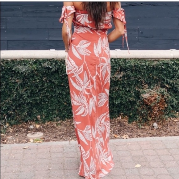 Vici In Full Force Off The Shoulder Maxi Dress With Slit Tropical Print Size M - Picture 2 of 8